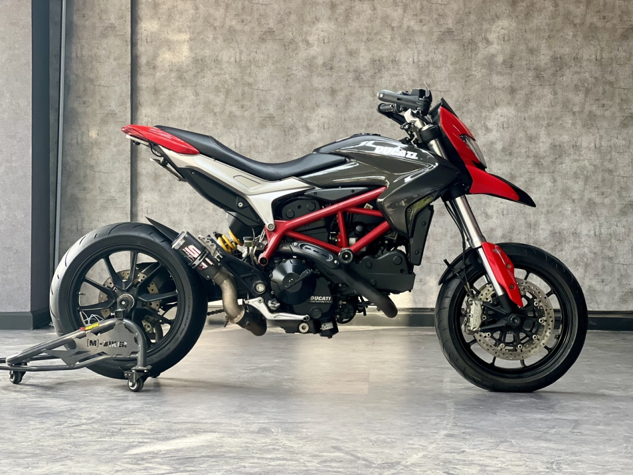 302. Ducati Hypermotard 821 