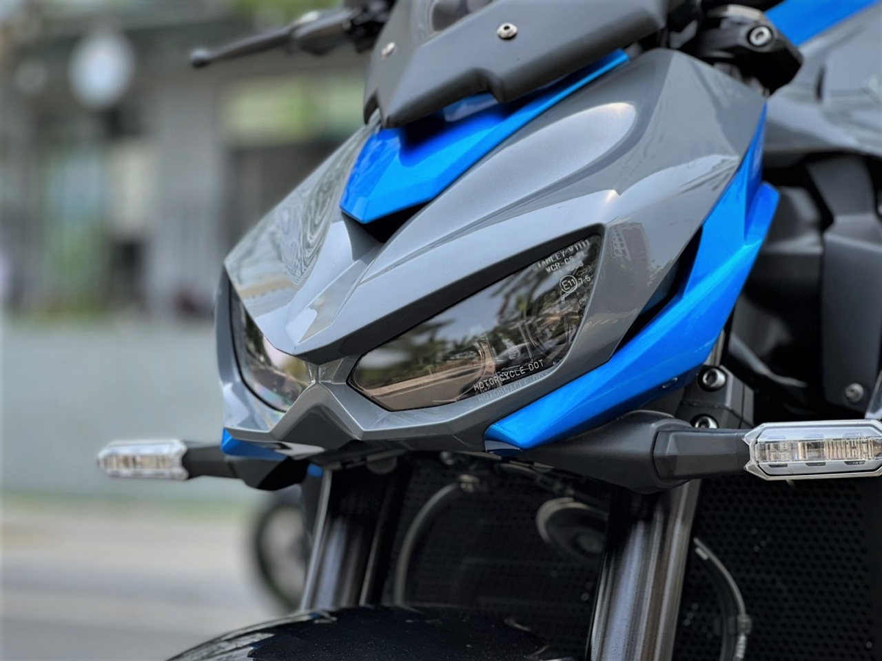 288. Kawasaki Z1000 2018 - Màu xám xanh 