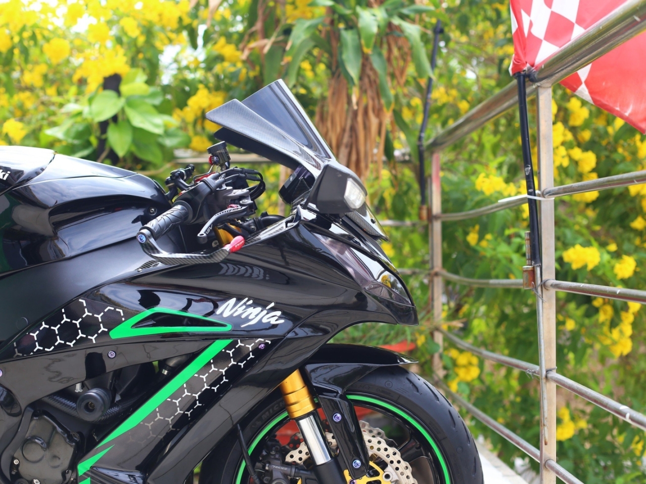 293. Kawasaki Ninja ZX10R 2014 