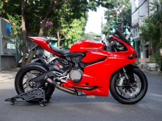 327. Ducati Panigale 899